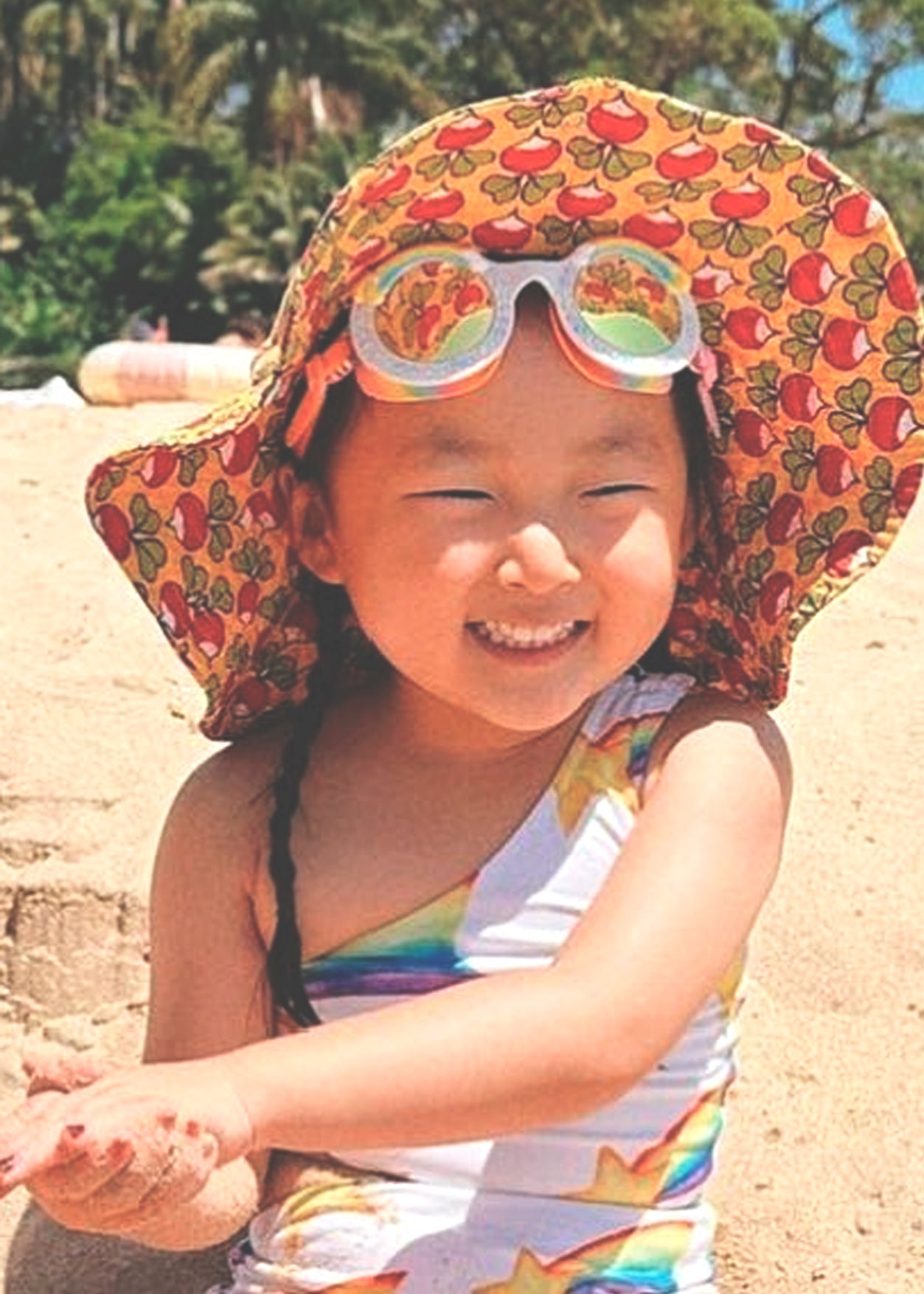 cute rainbow swimming goggles